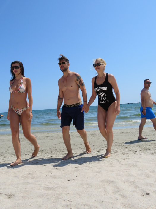 Jorge, Ramona, soția lui, și Ioana Filimon, în vacanță, la mare
