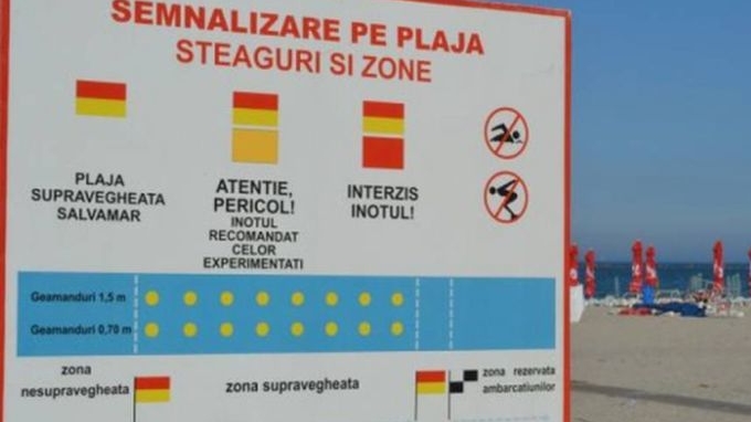 ATENŢIE TURIŞTI! Salvamarii interzic oamenilor să intre în mare din cauza vântului puternic. Care sunt staţiunile vizate?