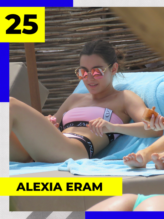 Parada bombelor sexy fără sutien. Divele din România și-au dezgolit nurii pentru bronzul perfect, sub privirile pofticioase ale bărbaților de pe plajă!