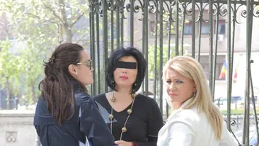 Sotia lui Prigoana a prins gustul proceselor. S-a plans la tribunal ca televiziunile i-au dat copilul... catarat in pom