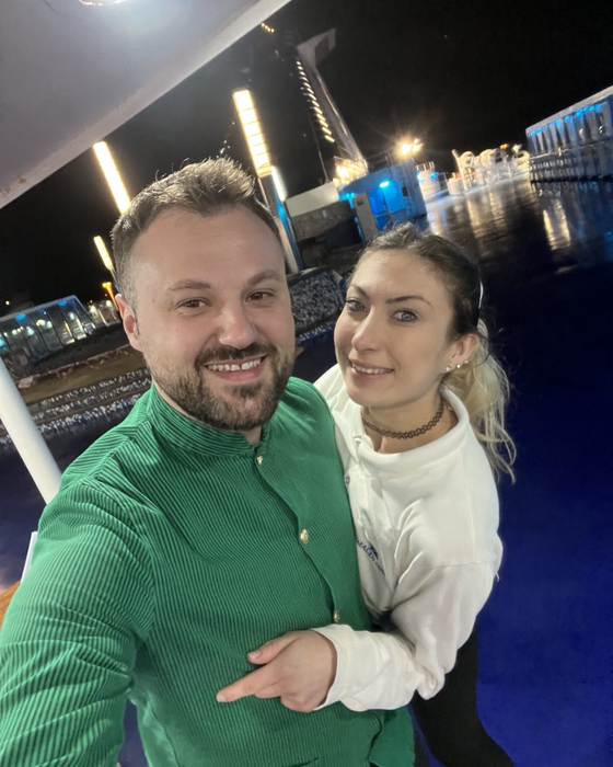 Sonia și soțul ei lucrează pe o navă de croazieră/ Sursa foto: Instagram