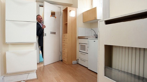 Uite cum arata apartamentul mai mic decat o masa de snooker! Are 8 metri patrati si se vinde cu 115.000 de euro