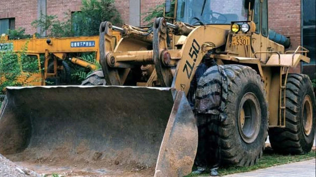 EL este Omul INVIZIBIL! Ai putea sa treci pe langa el fara sa il observi