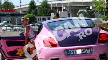 Pitipoancele noastre, innebunite dupa culoarea Barbie! Dupa Bentley-ul roz, telefonul roz sau ochelarii roz a aparut si cainele roz!