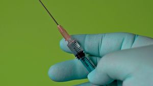 Ministrul pakistanez îi amenință pe angajați: „Nu te vaccinezi, nu primești salariu”