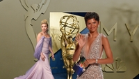 Cele mai bune și cele mai neinspirate ținute de la Premiile Emmy 2026. Vedetele care au atras toate privirile pe covorul roșu