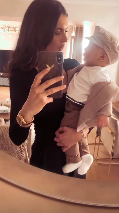 Christina Ich a publicat o filmare adorabilă cu băiețelul ei! Seamănă Noah mai mult cu vedeta sau cu Alexandru Pițurcă?