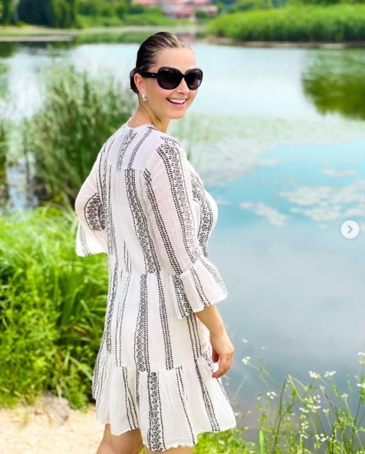 Gabriela Cristea a început să își modifice pozele înainte să le publice? Internauții vigilenți au taxat-o dur: “Mințiți poporul ca de obicei / Cât ești de deformată”