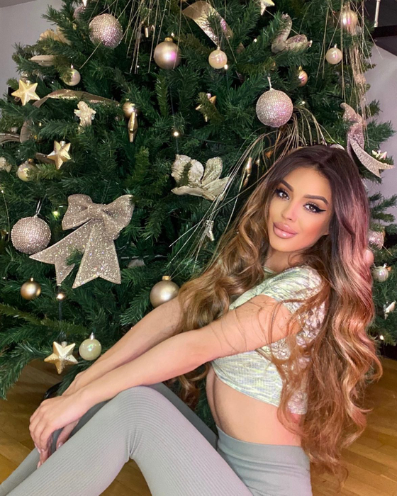 Andreea susține cu acte că ar fi soția lui Vlad Obu și a trimis pe adresa redacției certificatul de căsătorie dintre ea și gălățean / (Foto: Instagram)