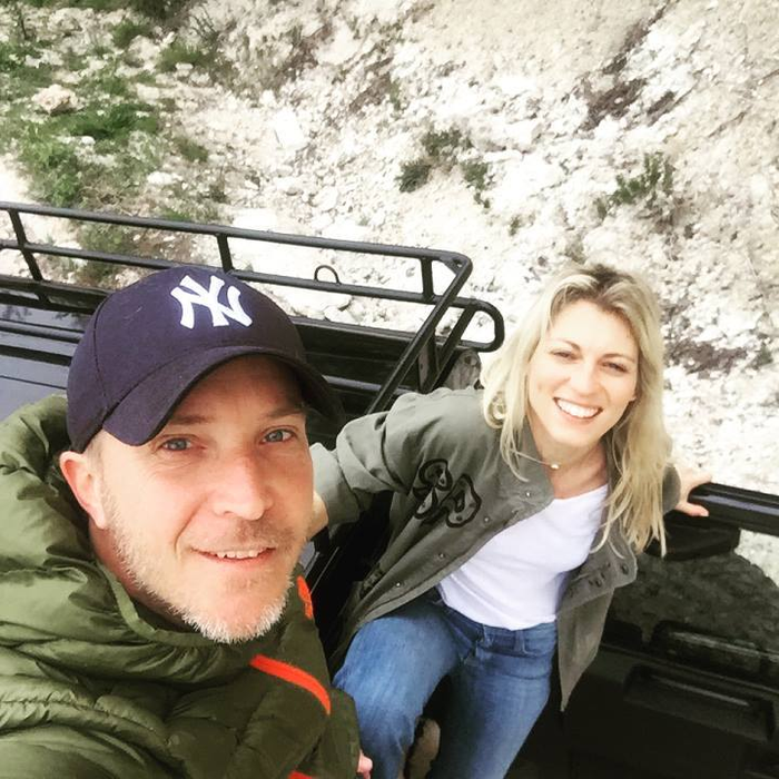 Mikael Fredholm şi soţia sa, Sorina, pe teren accidentat