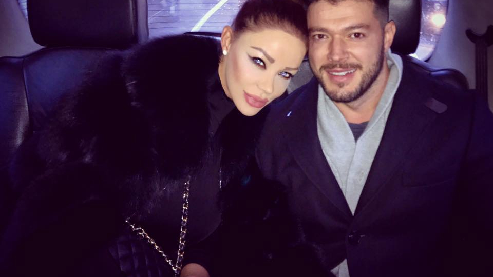 Ce ţinută a purtat BIANCA DRĂGUŞANU în noaptea de Revelion! Vedeta a întors toate privirile
