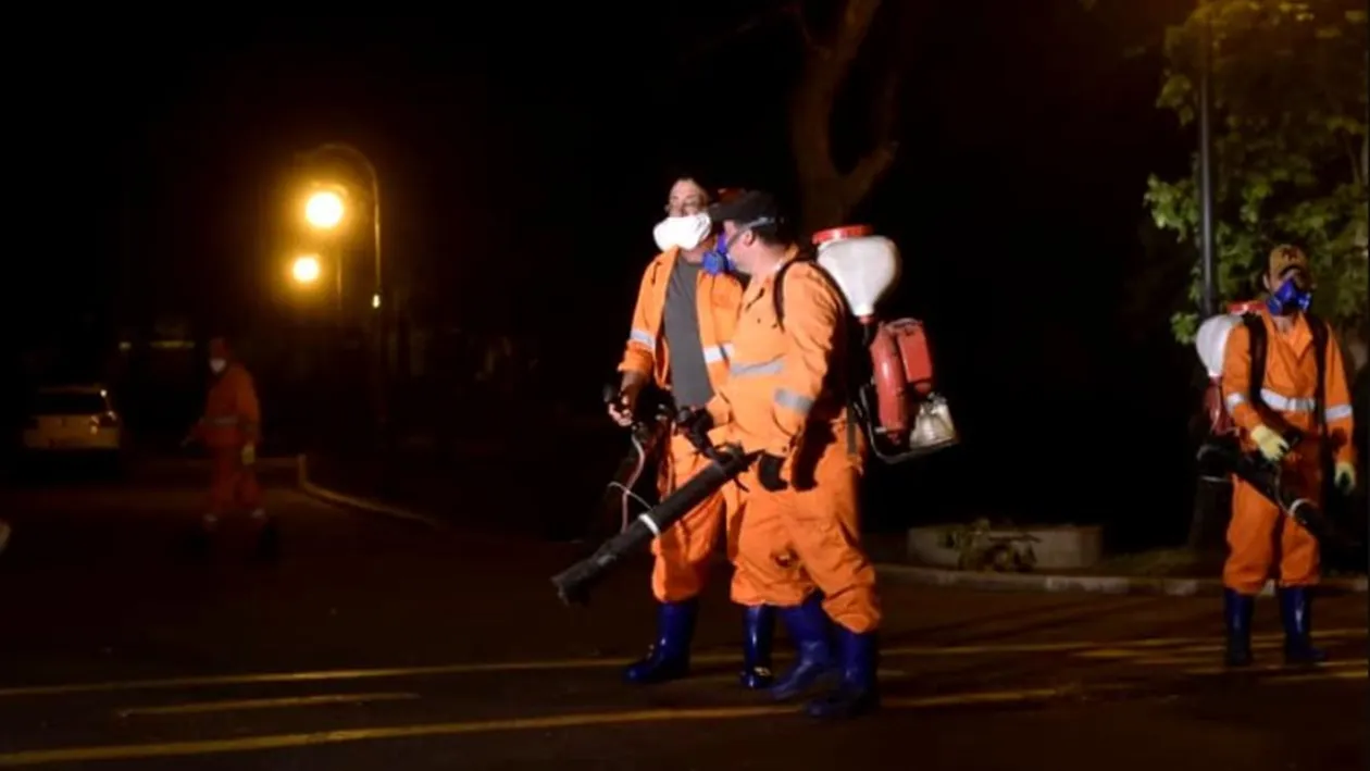 Parcurile din Craiova au fost deschise conform legii și apoi închise din nou pentru dezinsecție! Localnicii sunt revoltați