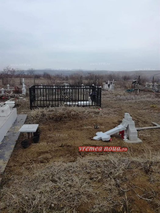 Descoperire halucinantă într-un cimitir din Vaslui. Sătenii sunt îngroziți