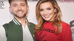 Katie Cassidy și Matthew Rodgers au finalizat divorțul, la mai bine de un an de când au fost depuse actele. A existat un acord post-nupțial între cei doi