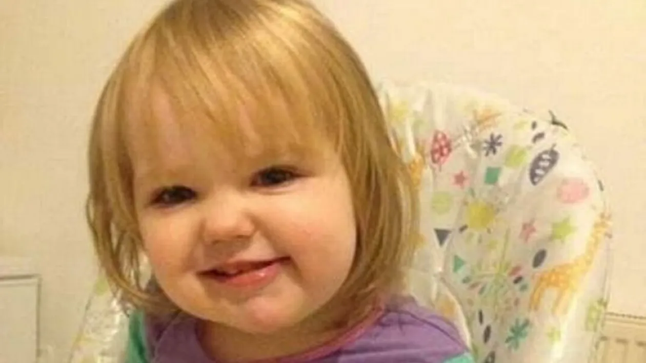 Caz șocant! O fetiță de doi ani s-a spânzurat accidental și a murit