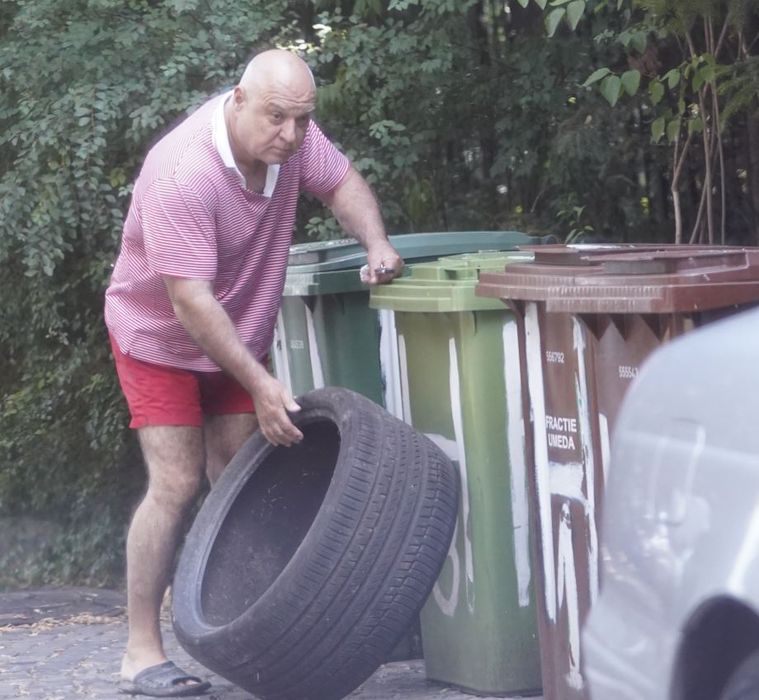 În urma curățeniei pe care a făcut-o zilele trecute, fostul senator Marius Marinescu a renunțat la o anvelopă