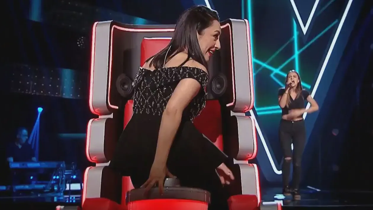 Moment inedit la Vocea României! Andra a apăsat butonul roșu cu.... posteriorul