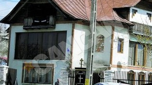 Unchiul lui Spak a proptit cutitul in zid si s-a infipt in el!