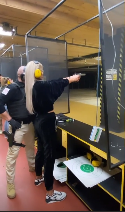 Bianca Drăgușanu se teme pentru viața ei după divorț!? A învățat să tragă cu pistolul! VIDEO