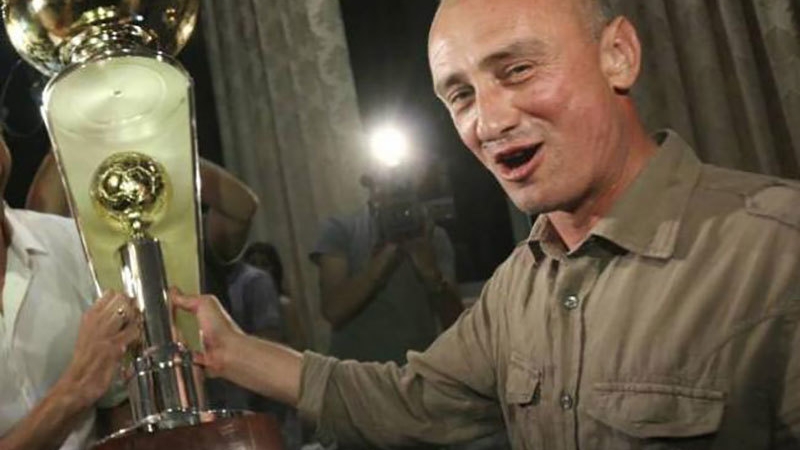 E decis să meargă în instanţă! Scenă halucinantă dezvăluită de un fost stelist. Milionarul a răbufnit când i-a văzut soţia: ”Eşti o ţărancă proastă! Dispari de aici...”