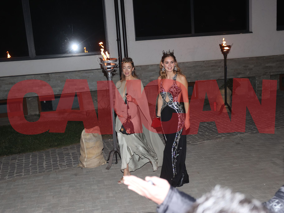 Parada ținutelor inedite! Invitații lui Musk ”fierb”! Începe mega-party-ul la Castelul Bran (Foto: CANCAN.RO)