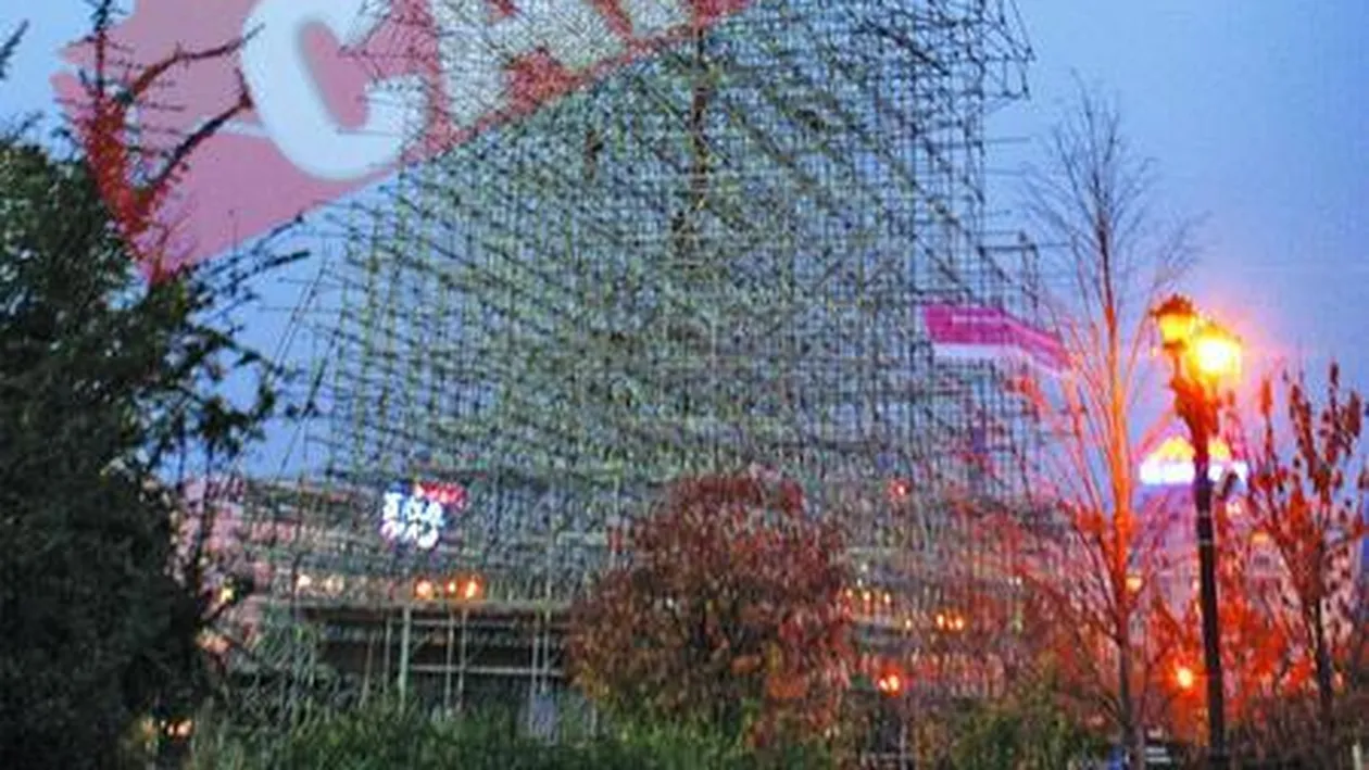 Cel mai inalt brad de Craciun din Europa va fi aprins maine