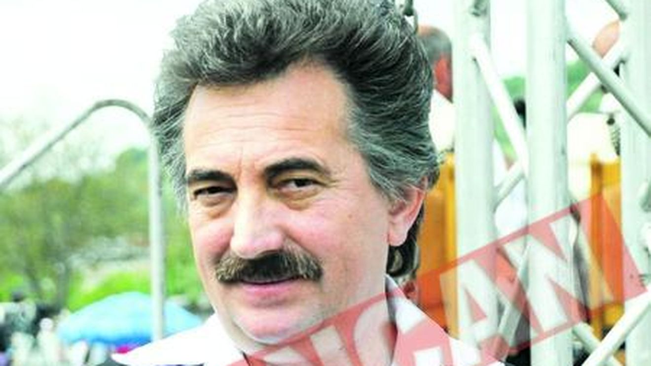 Face reclama transportului In comun, dar se plimba cu jeep-ul