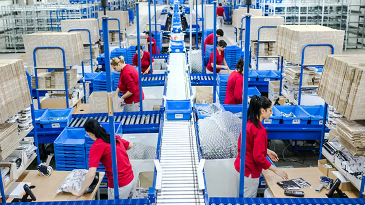 (P) De Black Friday, clienţii Fashion Days pot alege din cele peste 600.000 de produse, cu discounturi de până la 90%