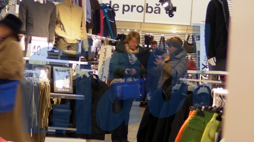 Credeai ca altii se ocupa de asta la Cotroceni, dar Prima Doamna e gospodina serioasa! Vezi ce si-a cumparat de la hipermarket