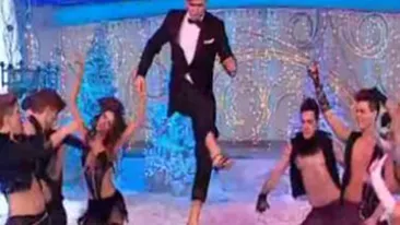 Liviu Varciu a facut show de Revelion!  A dansat incaltat cu tocuri pe o masa!