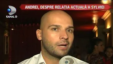 VIDEO Andrei de la Alb-Negru nu priveste cu ochi buni relatia actuala a Sylviei: In sapte ani de zile, noi nu ne-am permis sa facem astfel de lucruri in public