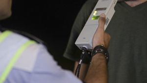 Incredibil! Un șofer prins băut de polițiști a spus că, de fapt, nu se afla el la volanul mașinii sale