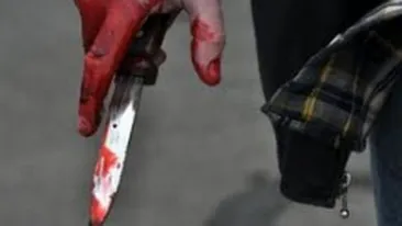 Urlete si sange in Bucuresti! O femeie a fost injunghiata de sotul ei, la locul de munca. Vezi primele poze cu atacatorul!