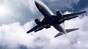 Zece persoane au fost ranite dupa ce avionul in care se aflau a trecut printr-o zona cu turbulente!