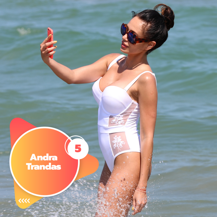 Avem topul celor mai HOT dive de la noi, în poziții „interzise”, pe plajă. Pe ce loc se clasează Loredana Chivu, Anda Adam sau Lora
