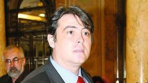 Adrian Cioroianu i-a redus pensia fiului sau