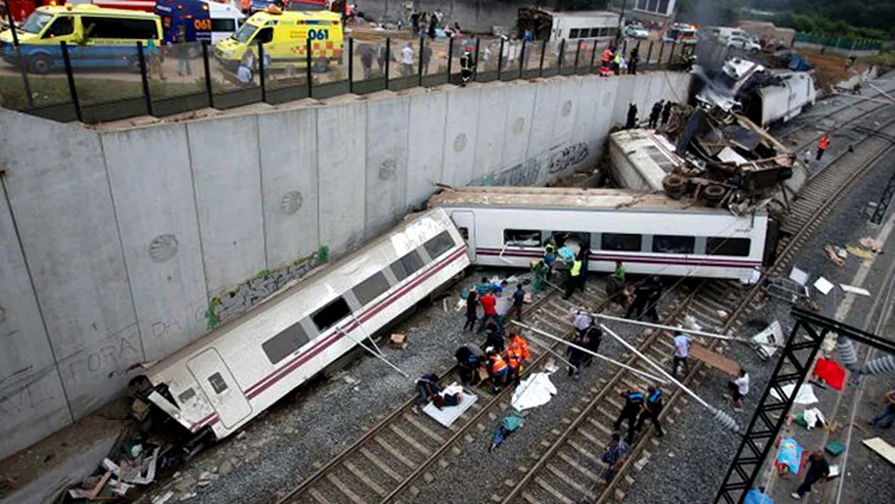TRAGEDIE ÎN SPANIA! Cel puţin 69 de persoane au murit iar 143 au fost rănite după ce un tren de călători a deraiat