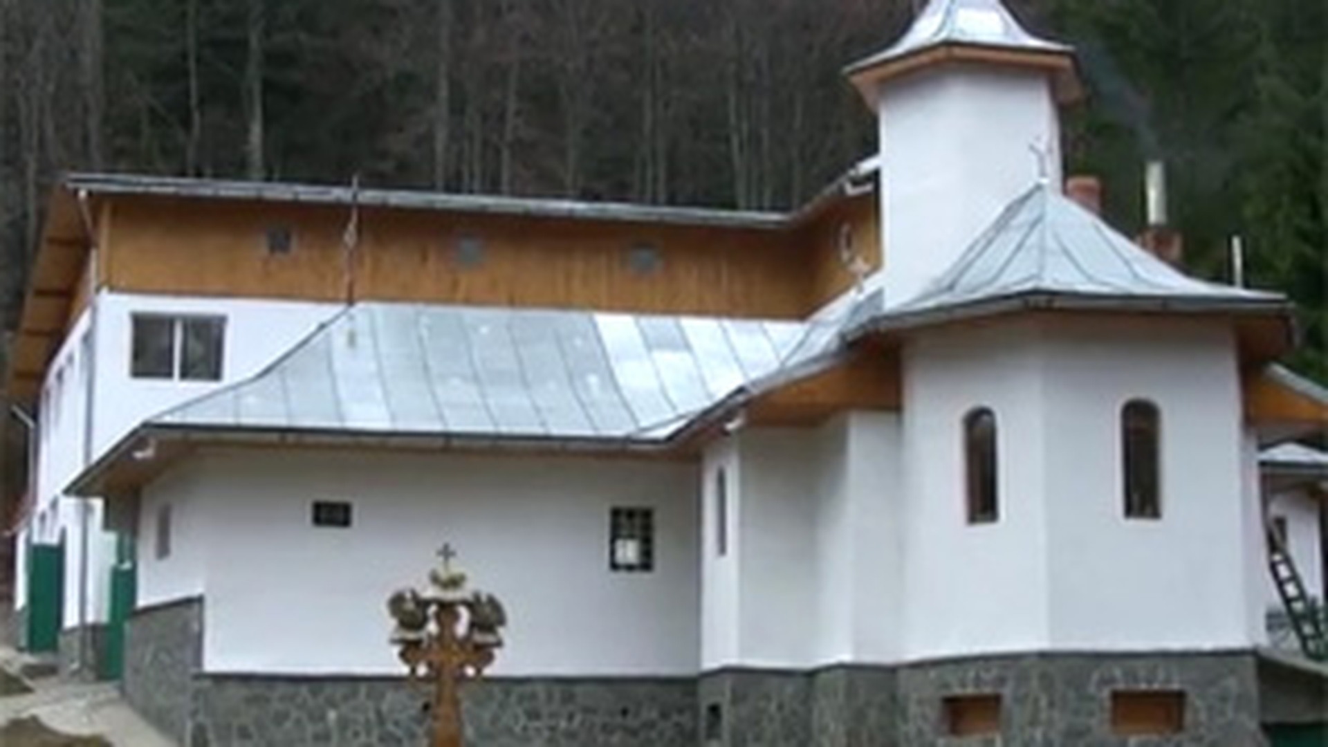 De Florii, credinciosii erau sa devina pranzul unui urs!