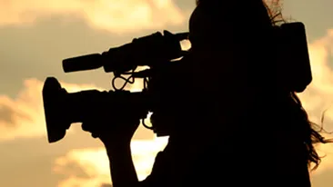 Un cameraman al unei televiziuni centrale din Bucuresti s-a sinucis. S-a aruncat in gol dupa ce i-a trimis iubitei un mesaj!