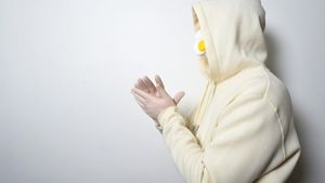 Doi medici infectați cu COVID-19 s-au trezit cu pielea neagră. Cum a fost acest lucru posibil. Foto incredibil