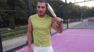 Vladimir Draghia demonstreaza ca face fata oricarui sport. Vezi cum s-a descurcat actorul pe terenul de padel