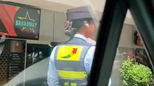 Cu siguranță șoferilor nu le-ar părea rău dacă ar fi amendați de ea. Cum arată ,,Cea mai frumoasă polițistă din Columbia și din lume!”. FOTO