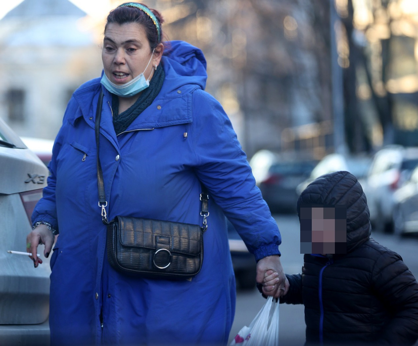 Ioana Tufaru a ieșit la plimbare cu băiețelul ei, Luca