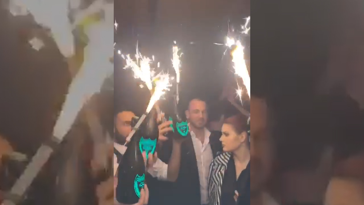 ”Prințișorul SuperBingo” a spart 10.000 € pe șampanii într-un club exclusivist din Londra