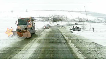 Primele imagini VIDEO de la accidentul rutier suferit de trupa Proconsul! Vezi reactia de neimaginat a soferilor aflati in trafic