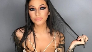 Roxana Vancea s-a pozat goală pușcă, în piscină! Fotografia interzisă minorilor a încins tot internetul