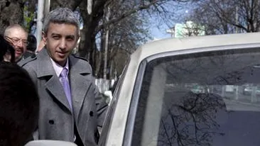 Locotenentul lui Dan Diaconescu a fugit cu banii! Ce s-a întâmplat în maşina din parcare?