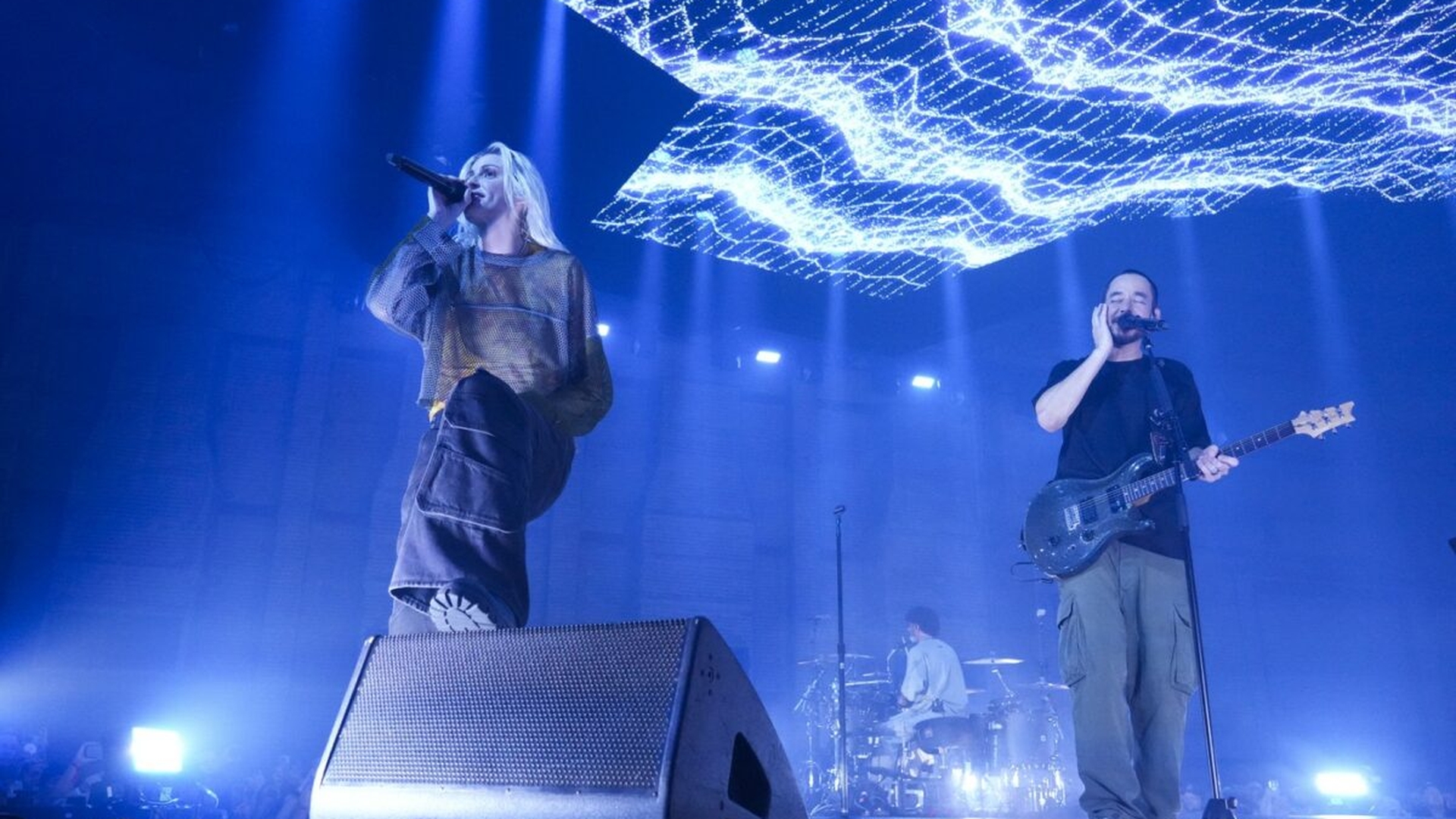 Linkin Park s-a reunit la 7 ani de la moartea lui Chester Bennington. Cine este noua vocalistă