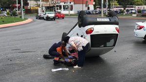 Accident grav în Berceni! O mașină a ajuns cu roțile în sus! Pompierii și ambulanța au intervenit rapid