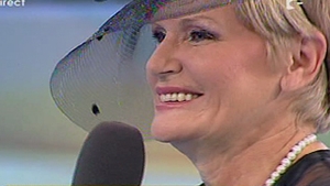 VIDEO Monica Tatoiu este retro! Isi cumpara haine second-hand din targurile bucurestene!